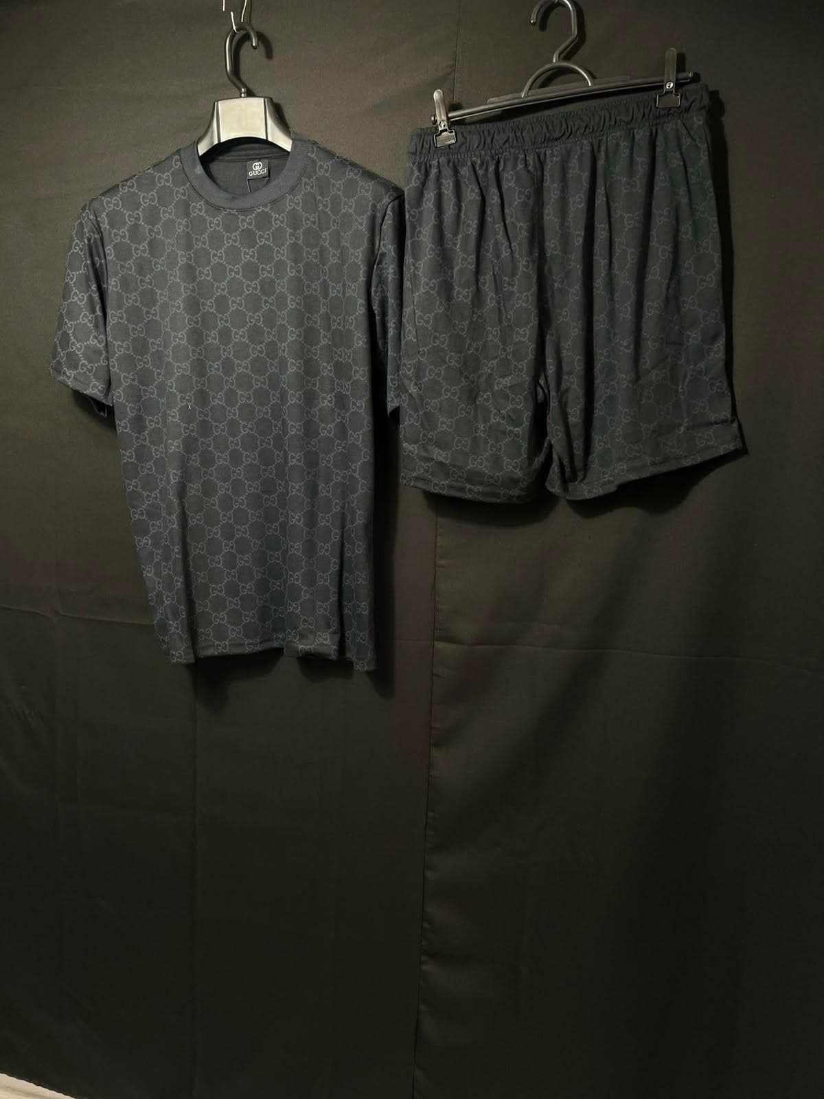 Conjunto Monograma Cinza